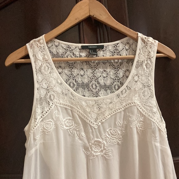 Romantic Dress - Picture 2 of 8